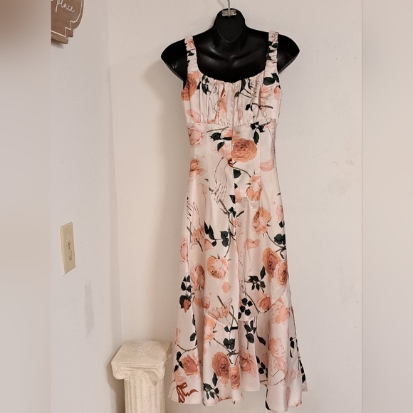 Floral Midi Dress in Cream and Pink - Picture 10 of 10